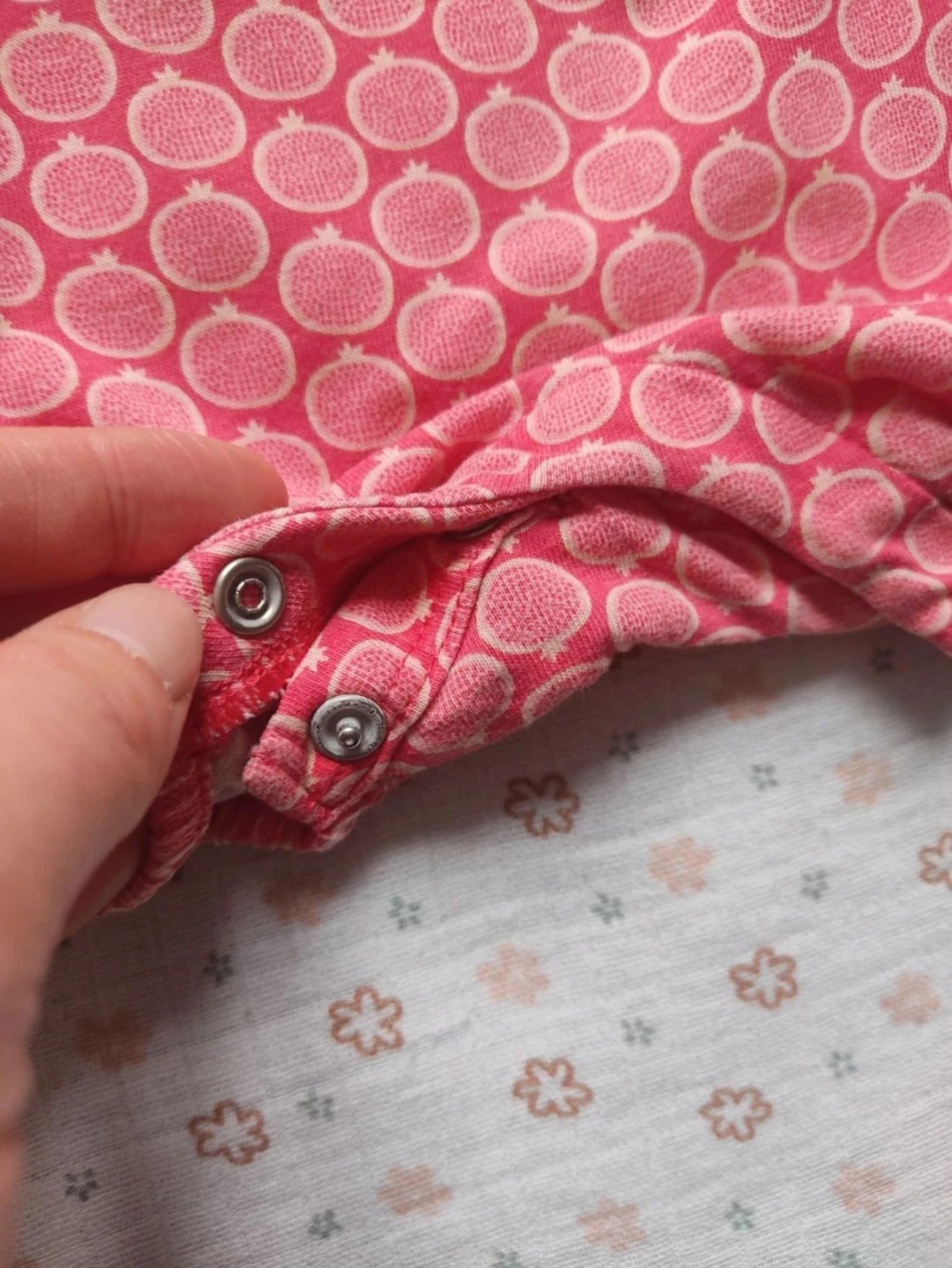 Barboteuse con motivos de granada Obaïbi - Talla 6 meses - Muy buen estado – photo 5
